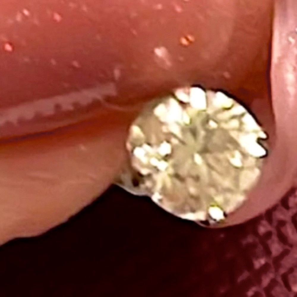 Beautiful Diamond round studs natural earth mined- 4mm